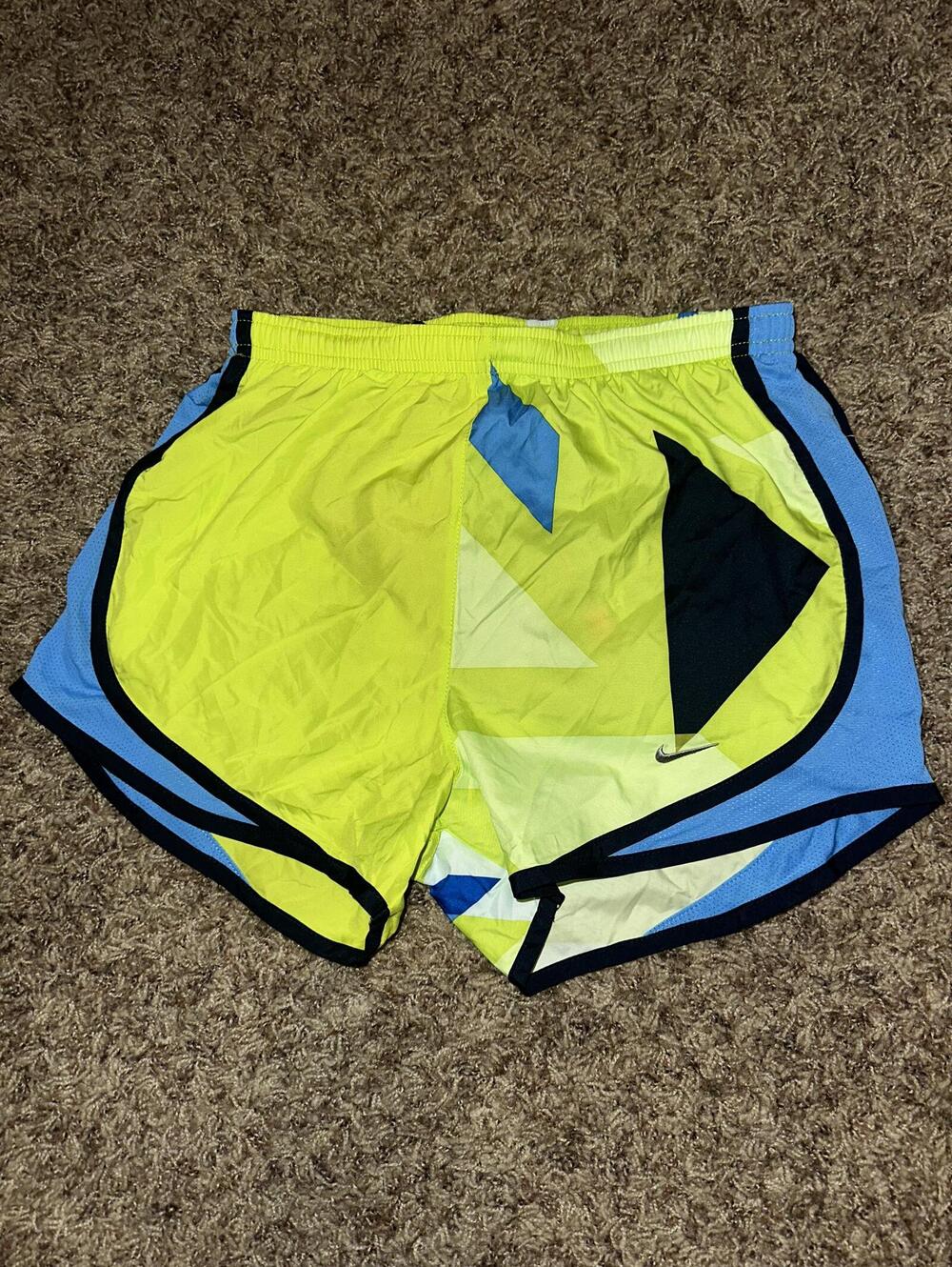 Nike Women’s Geometric Abstract Tempo Printed Shorts